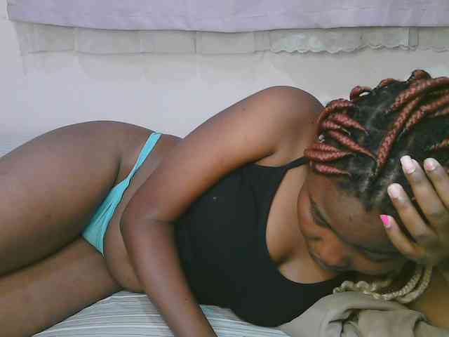 Cute-latasha webcam