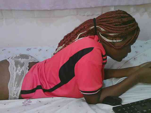 Cute-latasha webcam