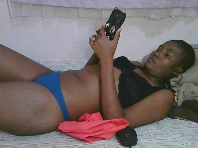 Cute-latasha webcam
