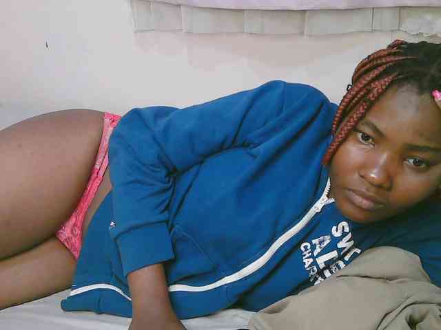 Cute-latasha webcam
