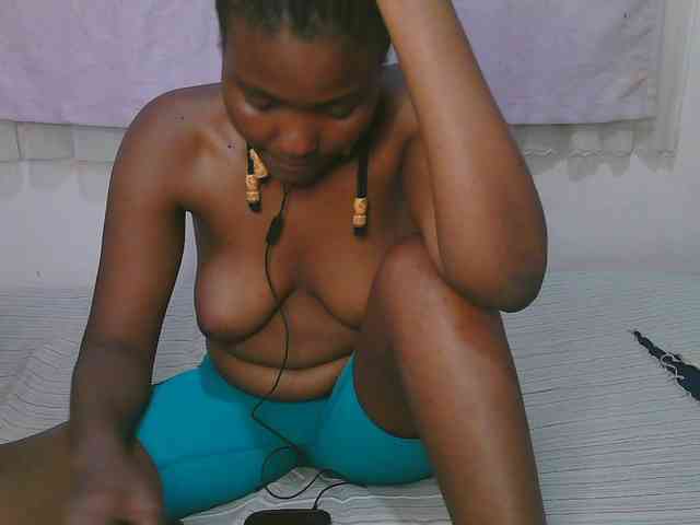 Cute-latasha webcam