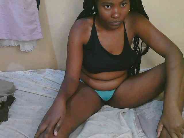 Cute-latasha webcam