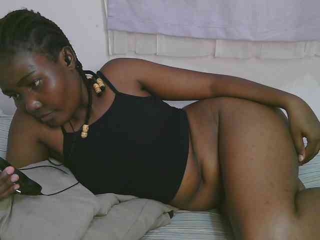 Cute-latasha webcam
