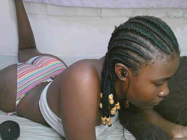 Cute-latasha webcam