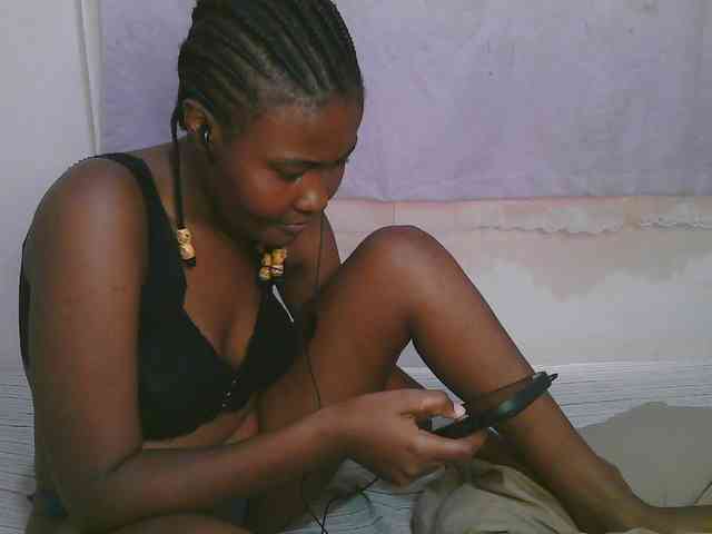Cute-latasha webcam