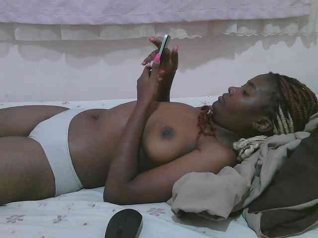Cute-latasha webcam