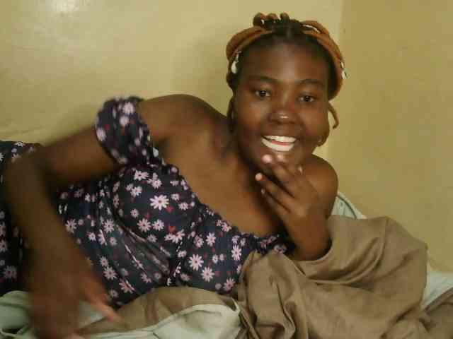 Cute-latasha webcam