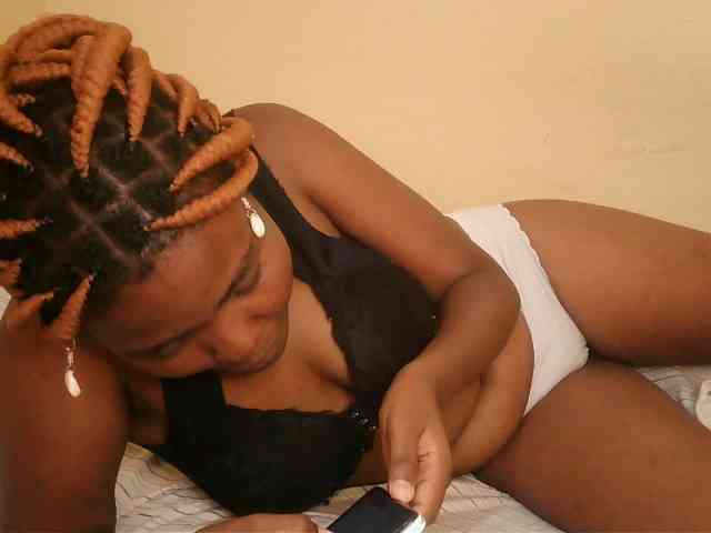 Cute-latasha webcam