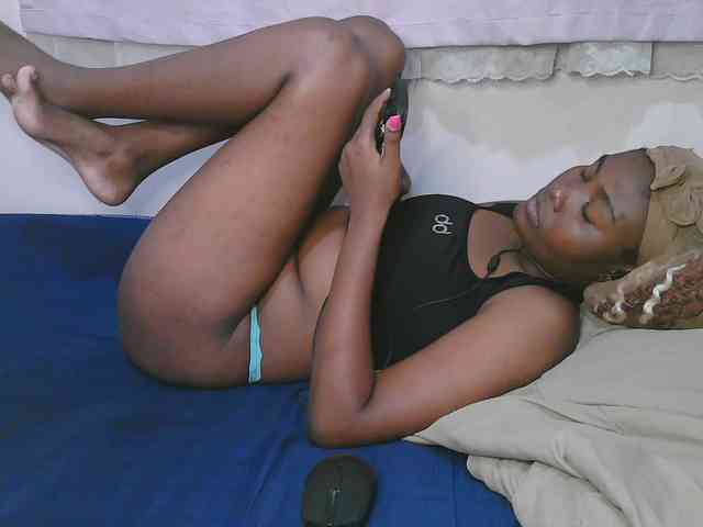 Cute-latasha webcam