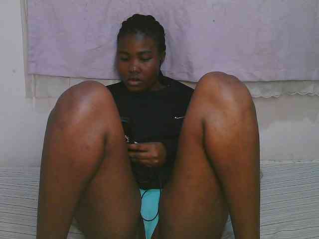 Cute-latasha webcam