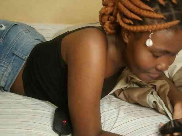 Cute-latasha webcam