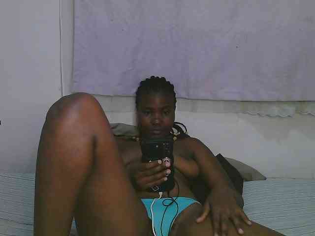 Cute-latasha webcam