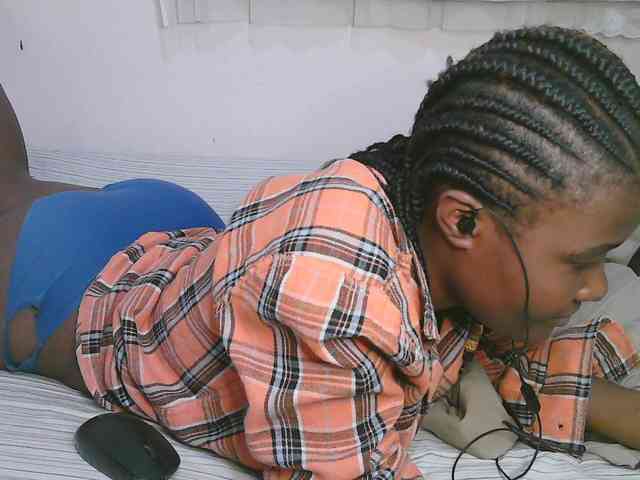Cute-latasha webcam