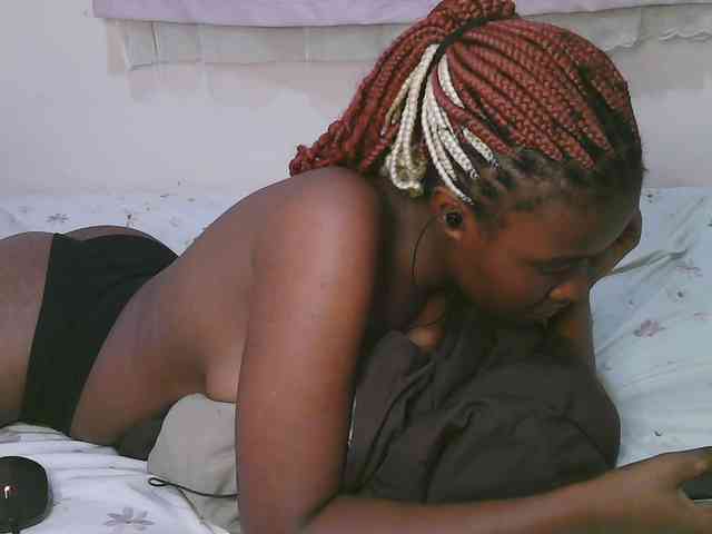 Cute-latasha webcam