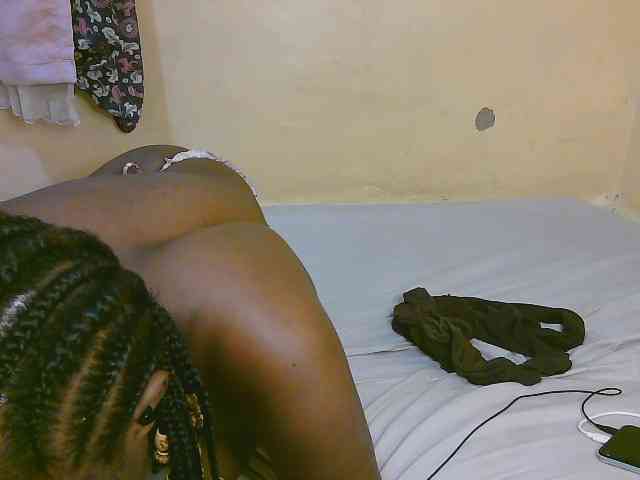 Cute-latasha webcam