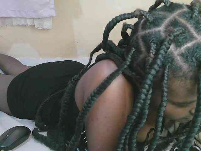 Cute-latasha webcam