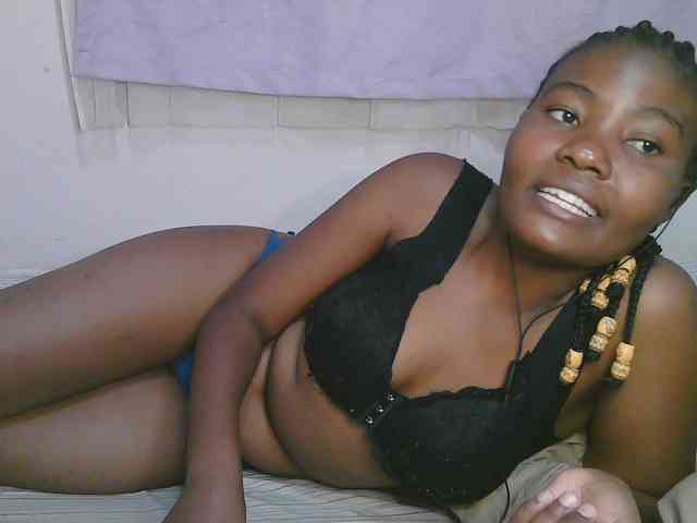 Cute-latasha webcam