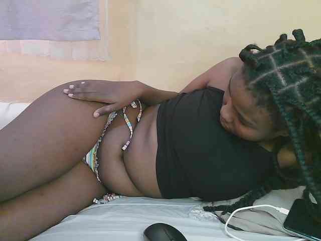 Cute-latasha webcam