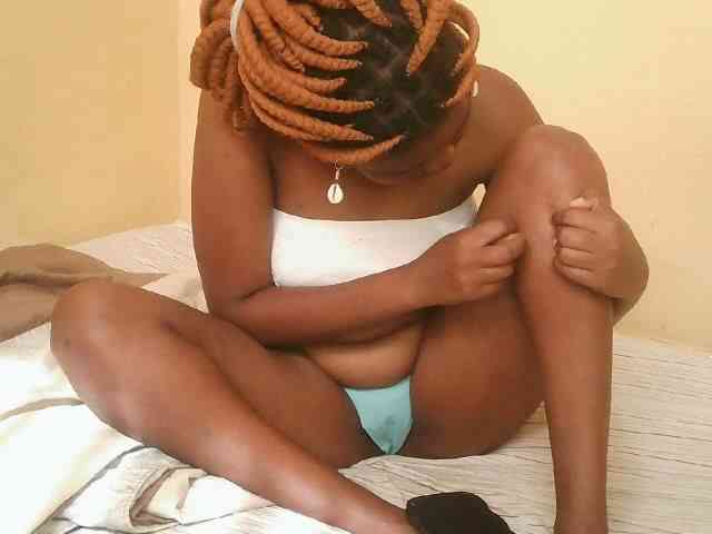 Cute-latasha webcam