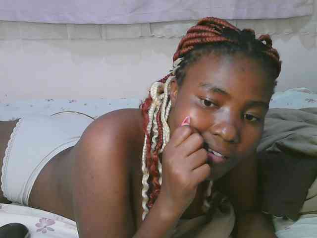 Cute-latasha webcam