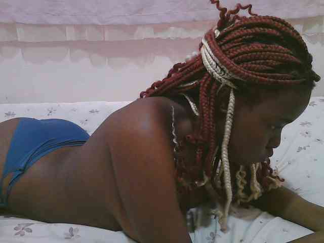 Cute-latasha webcam