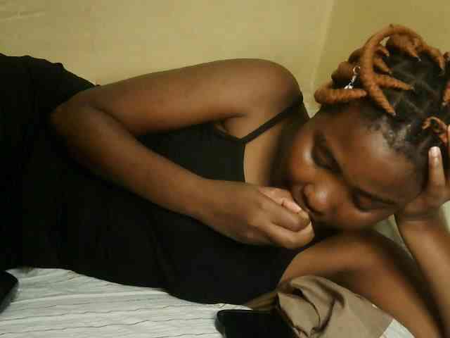 Cute-latasha webcam
