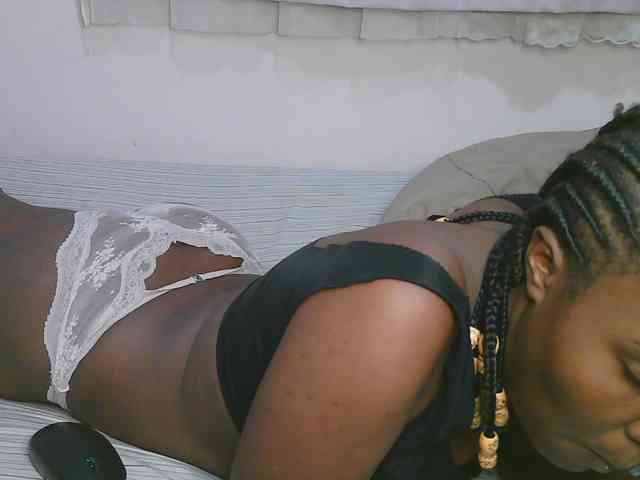 Cute-latasha webcam