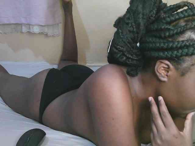 Cute-latasha webcam