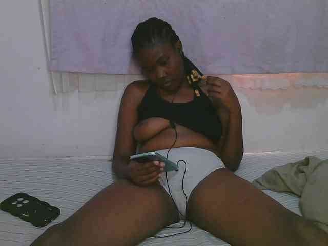 Cute-latasha webcam