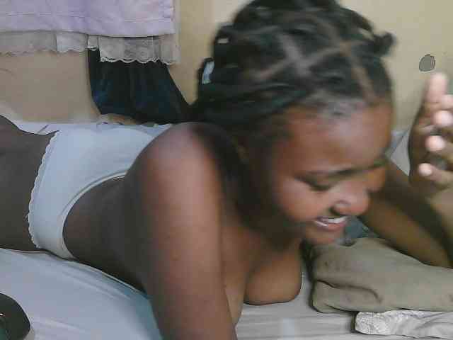 Cute-latasha webcam
