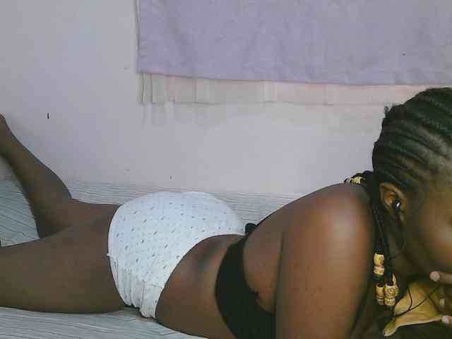 Cute-latasha webcam