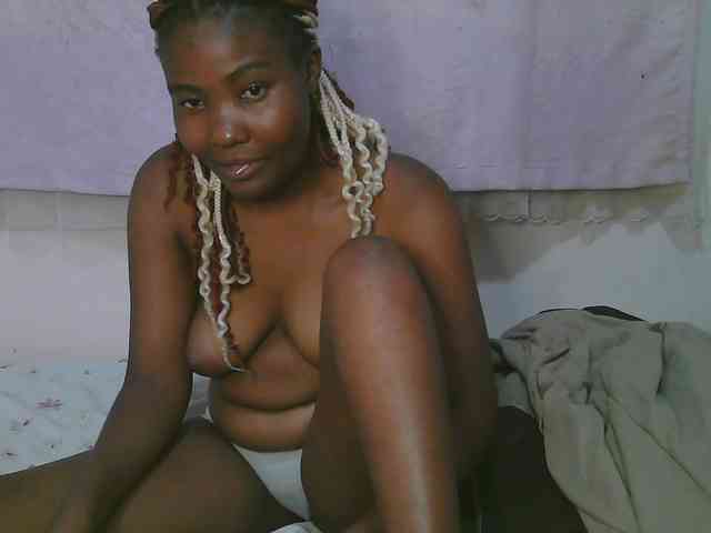 Cute-latasha webcam