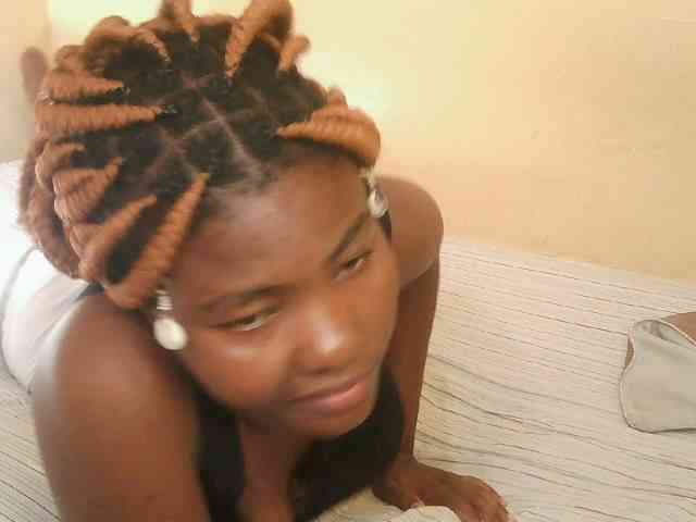 Cute-latasha webcam