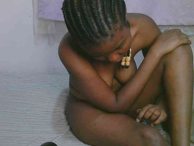 Cute-latasha webcam