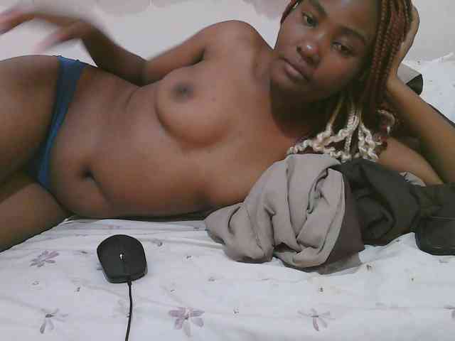Cute-latasha webcam