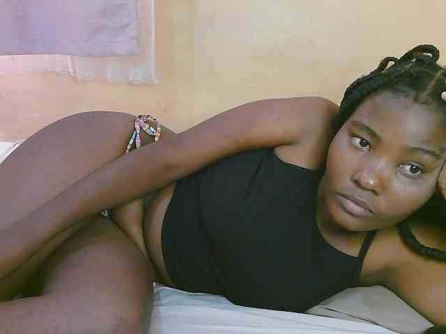 Cute-latasha webcam