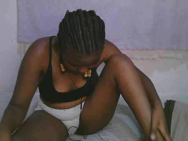 Cute-latasha webcam