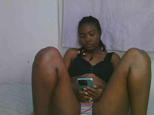 Cute-latasha webcam
