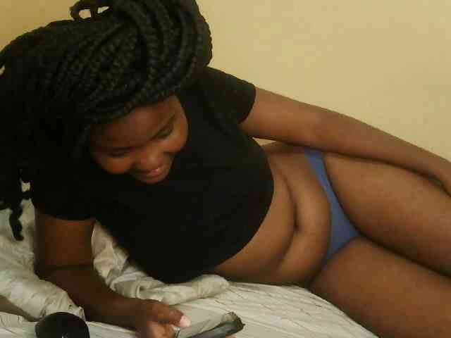 Cute-latasha webcam