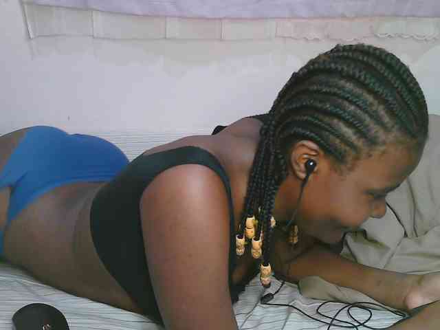 Cute-latasha webcam