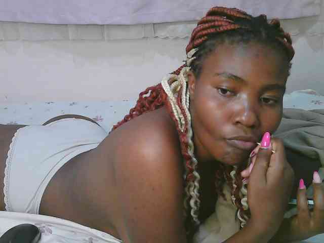 Cute-latasha webcam