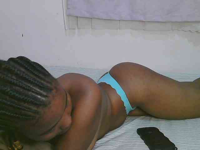 Cute-latasha webcam