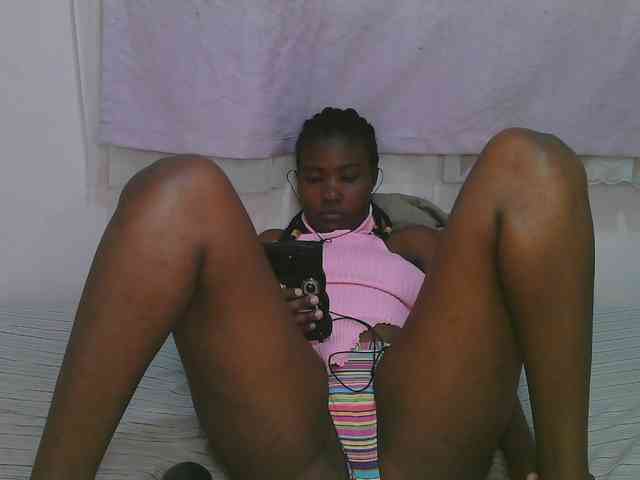 Cute-latasha webcam