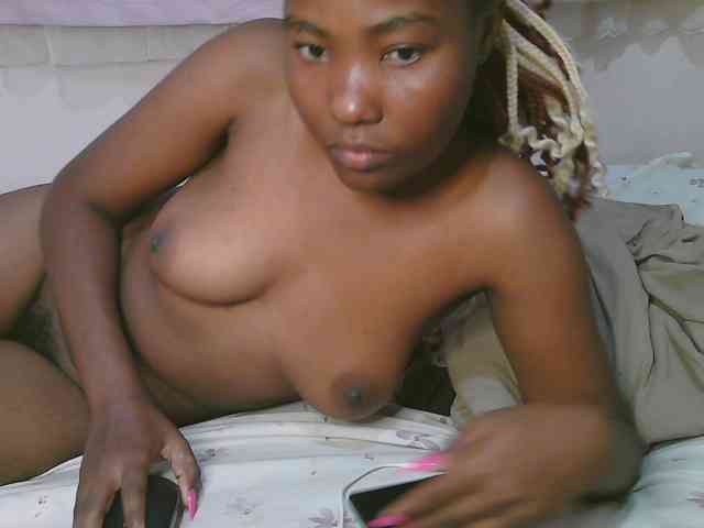 Cute-latasha webcam