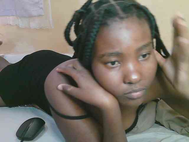 Cute-latasha webcam