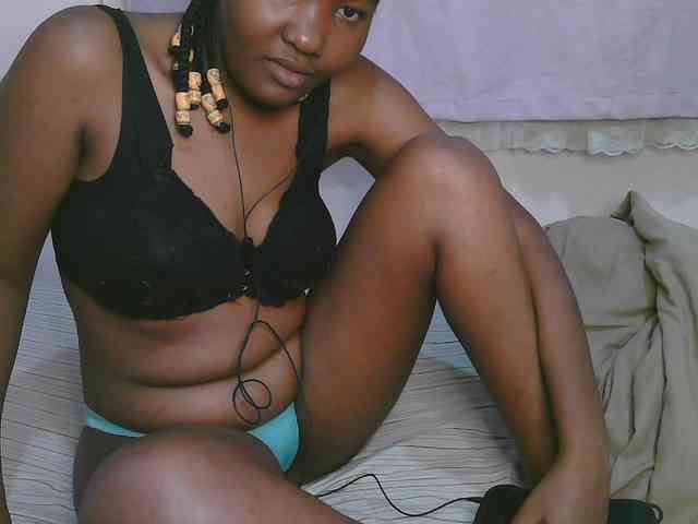 Cute-latasha webcam