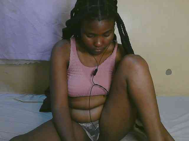 Cute-latasha webcam