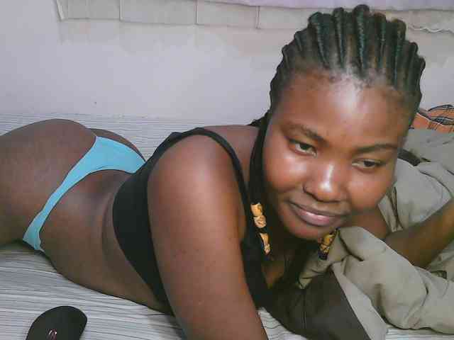 Cute-latasha webcam