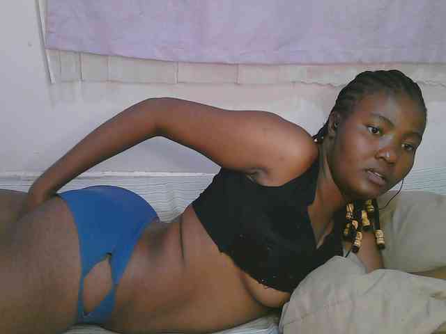 Cute-latasha webcam