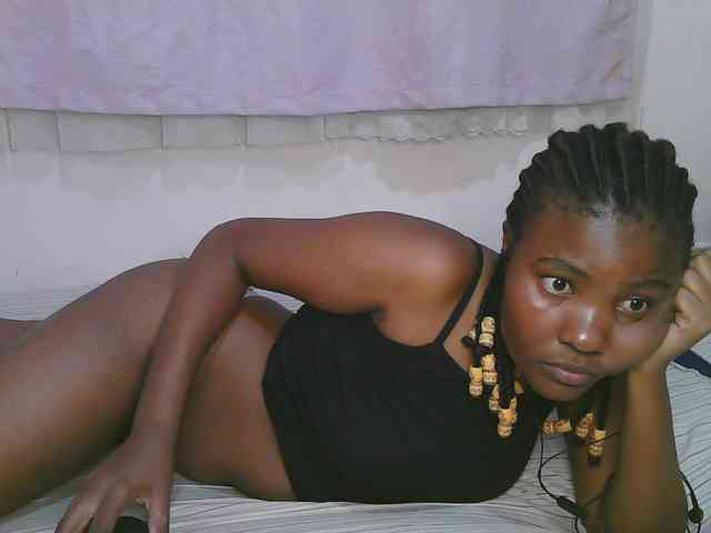 Cute-latasha webcam